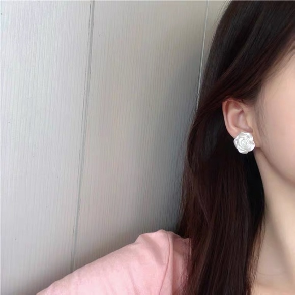 💙💕💕Last one Pearl Flower Stud Earrings - Picture 10 of 15